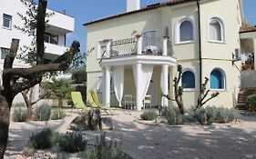 Villa Mandolina Apartments